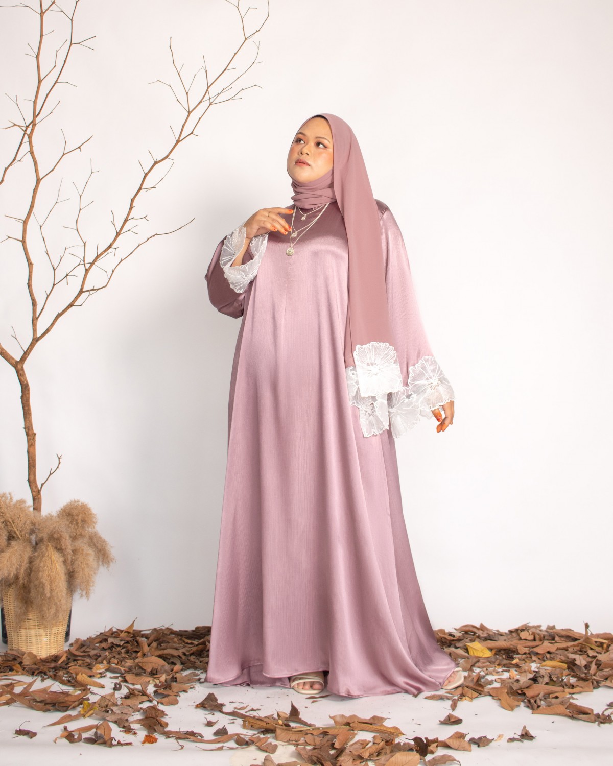 Habeeb Lace Abaya (Dusty Mauve)