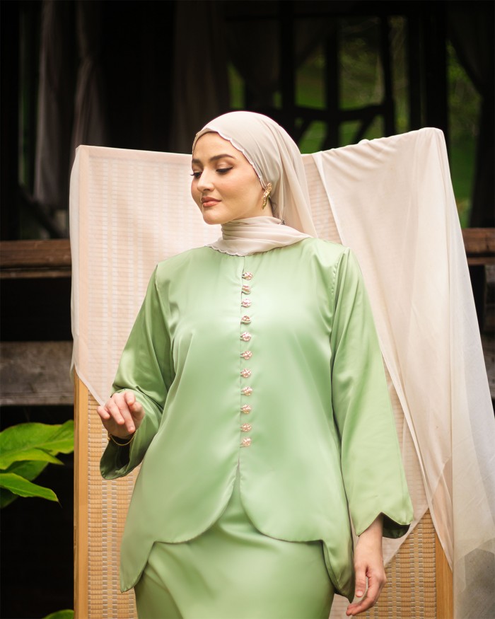 Niarina Scallop Modern Kurung (Green Tea)