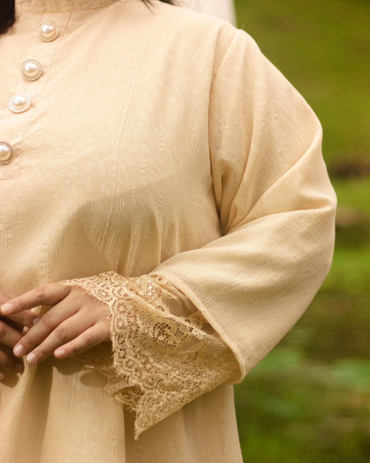 Ratnatika Lace Kurung with Selendang (Light Apricot)