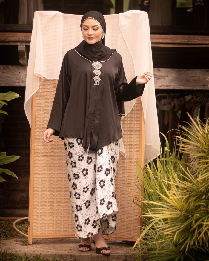 Yunasinta Kebaya Kimono (Black)