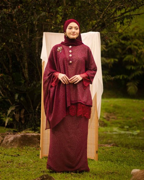 Ratnatika Lace Kurung with Selendang (Maroon)