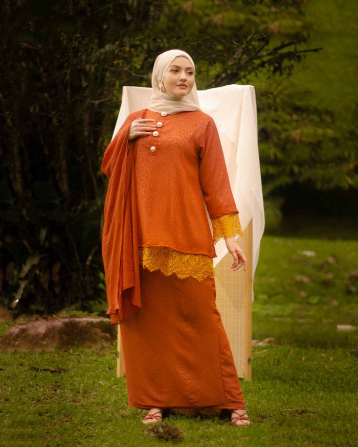 Ratnatika Lace Kurung with Selendang (Gold Mustard)