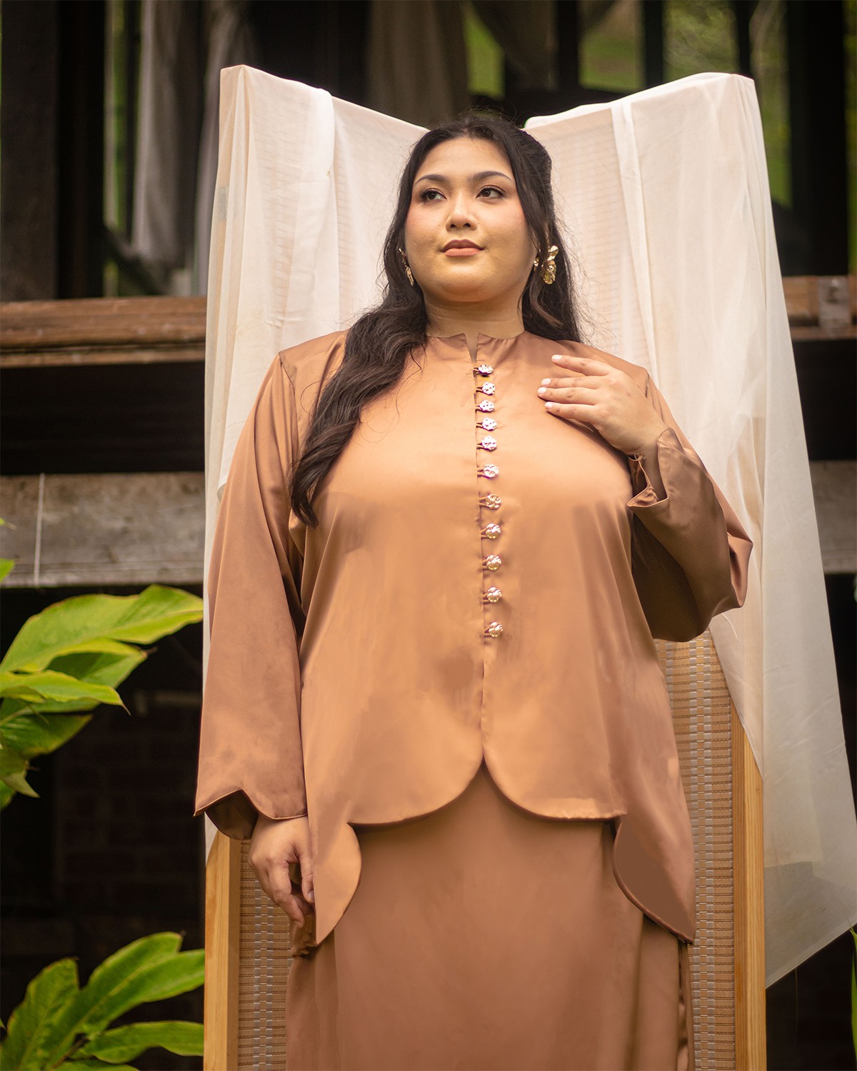 Niarina Scallop Modern Kurung (Rich Brown)